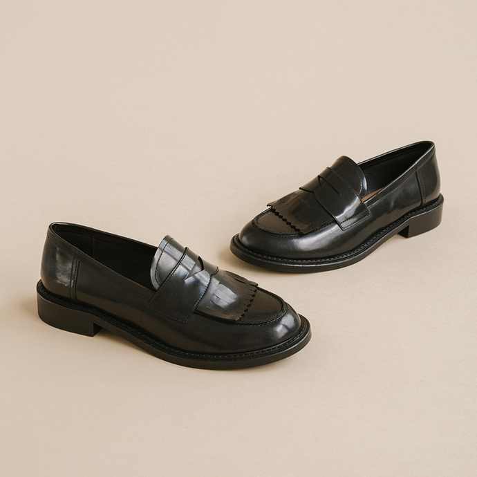 Mocassins à bouts carrés  en cuir glacé noir