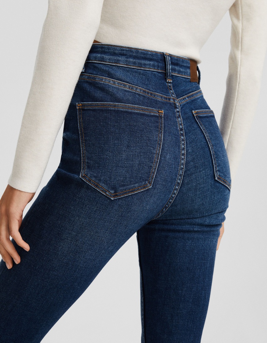 calça jeans skinny de cintura super alta