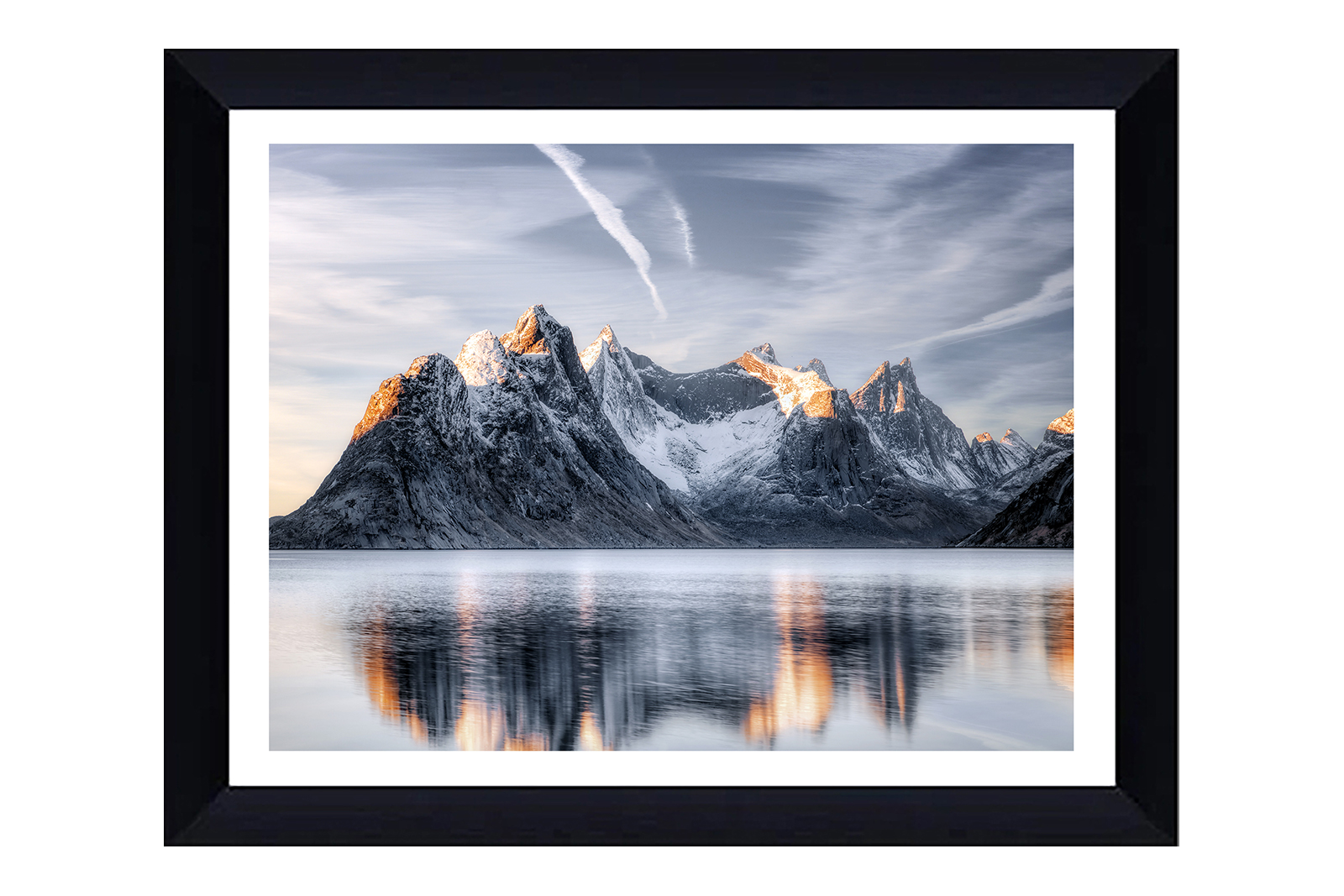 Nordic Awe bilde II Fotoprint med glass og sort ramme. 80x106 cm