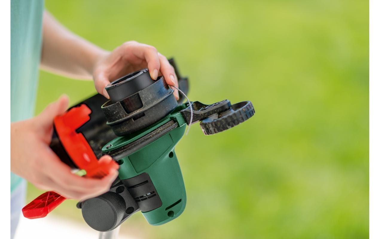 Akku-Rasentrimmer UniversalGrassCut 18 V-26 Solo<br>Rasentrimmer für natürliche und bequeme Gartenarbeit