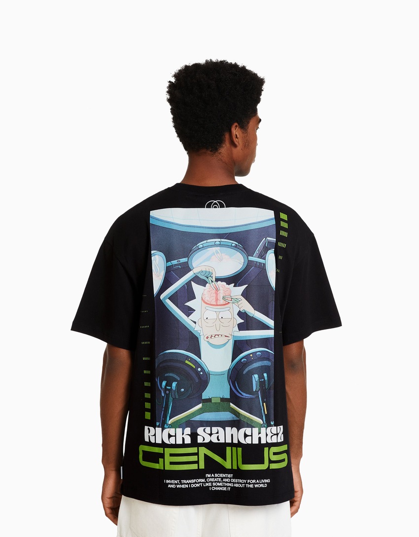 Camiseta de manga curta com estampa Rick & Morty e modelagem quadrada.