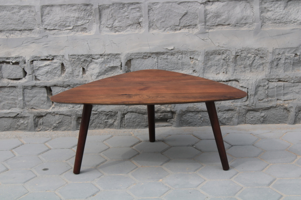 Salontafel set van 2 walnoot triangel