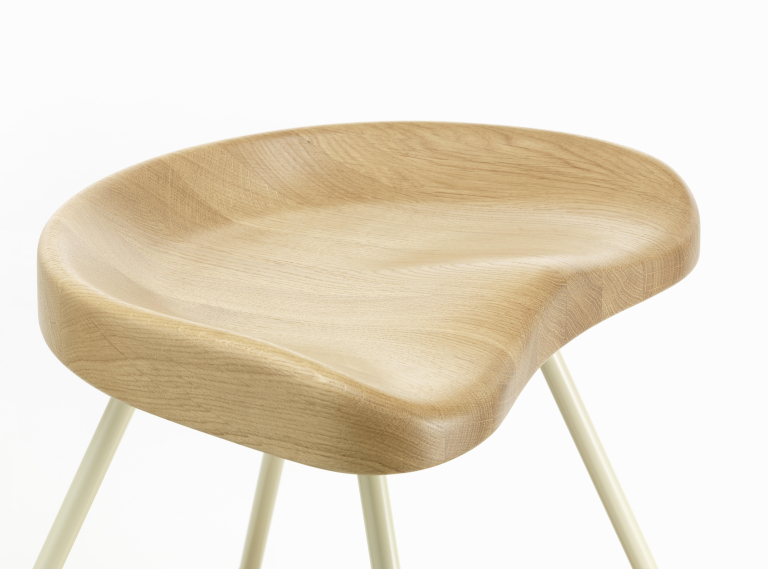 Vitra Tabouret 307 kruk massief eiken naturel