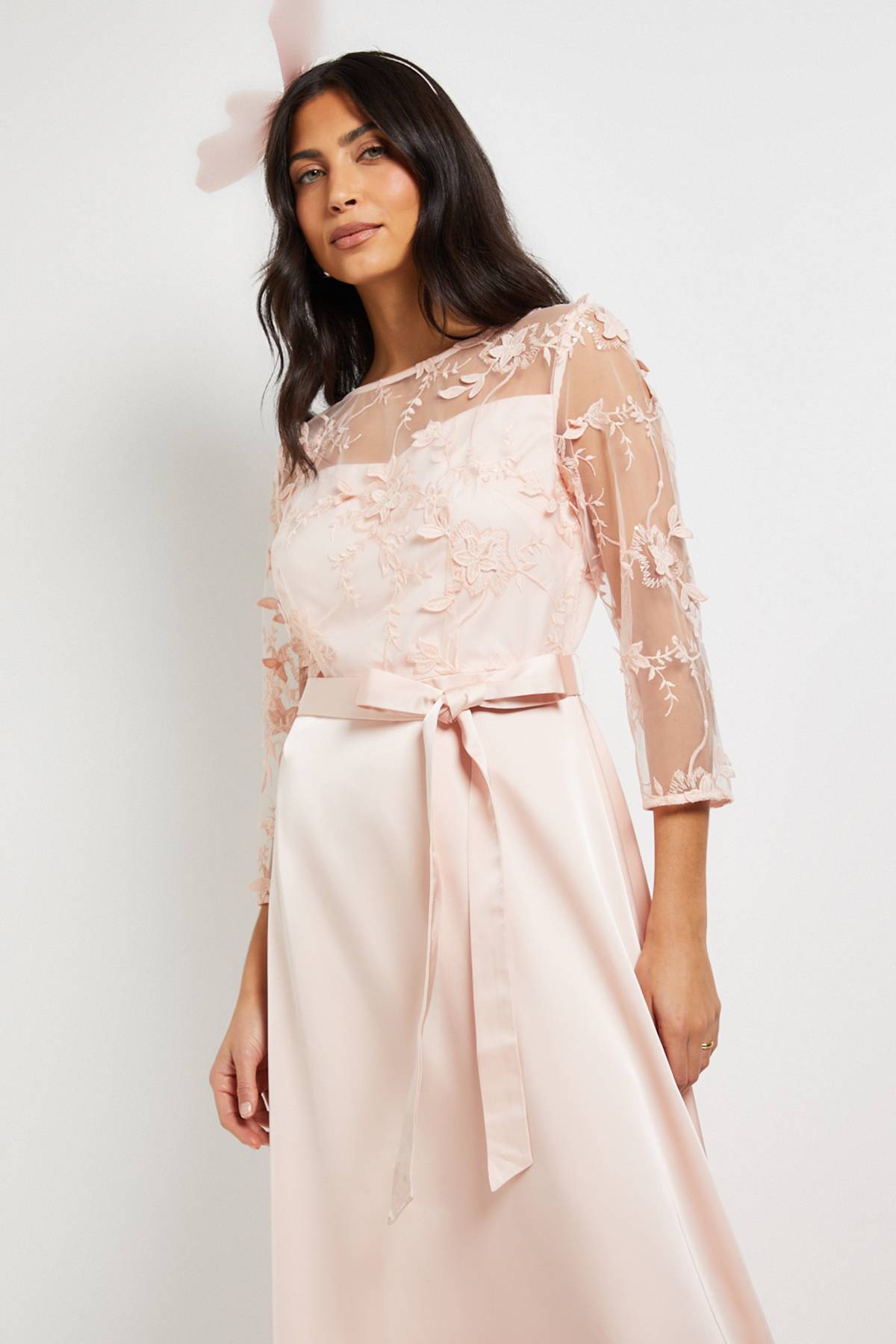 Wallis Robe Longue d'Occasion en Satin avec Superposition de Mesh