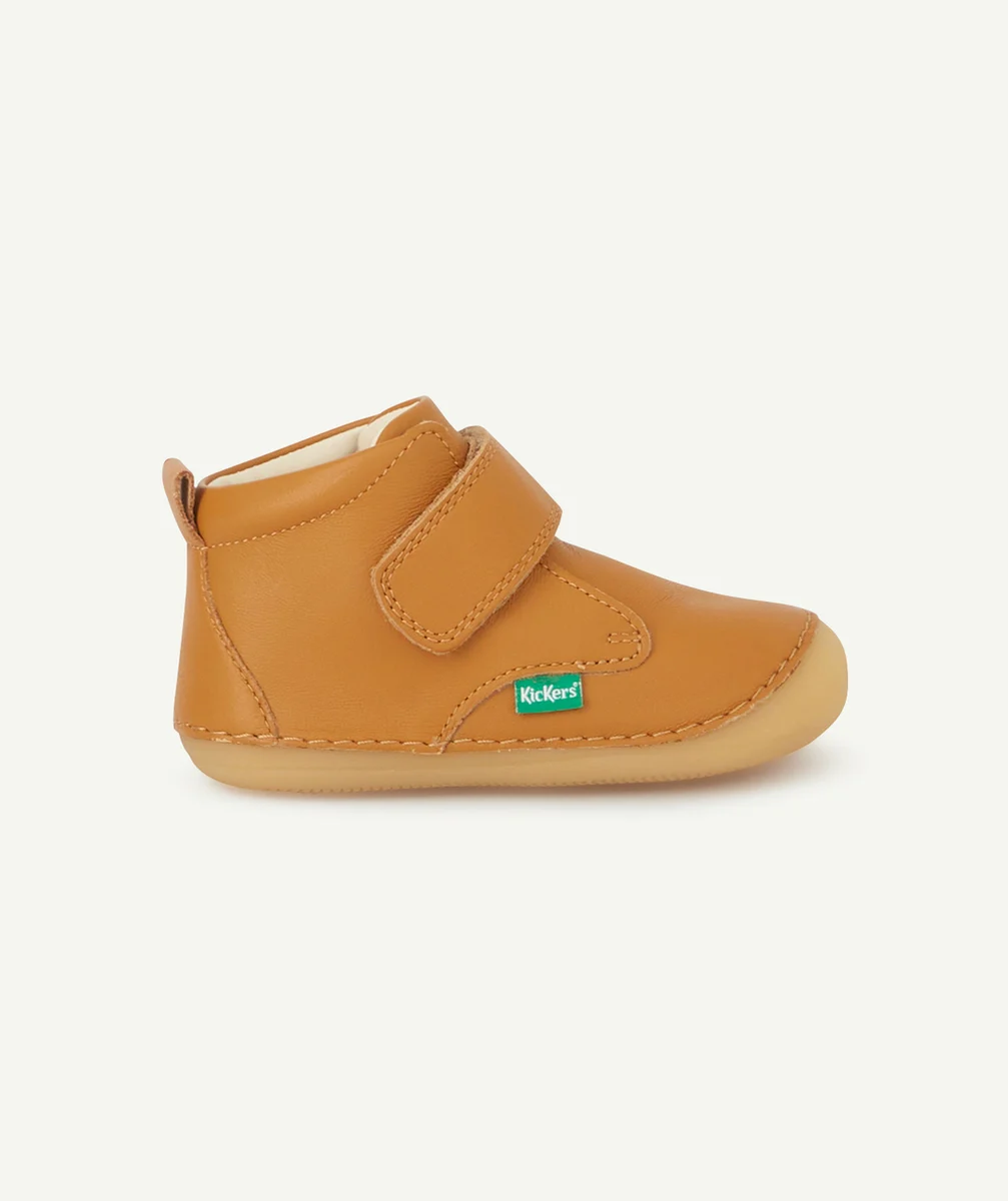 KICKERSBOTTINES BÉBÉ EN CUIR CAMEL AVEC SCRATCH