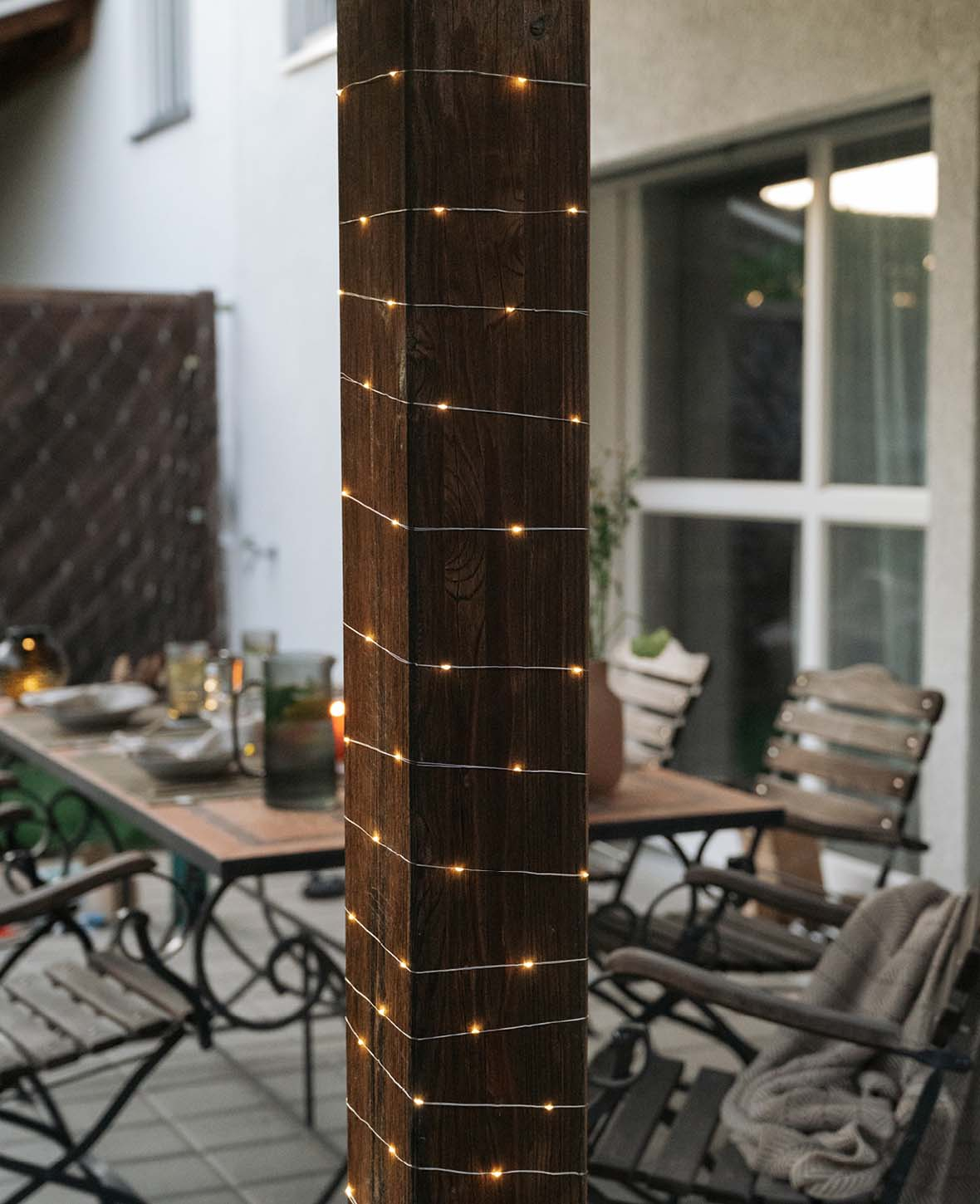 (20m) 200 LED's Deko Draht Lichterkette Outdoor Beleuchtung 8 Modi   Fernbedienung IP44 (Batteriebetrieben) - Warmweiss