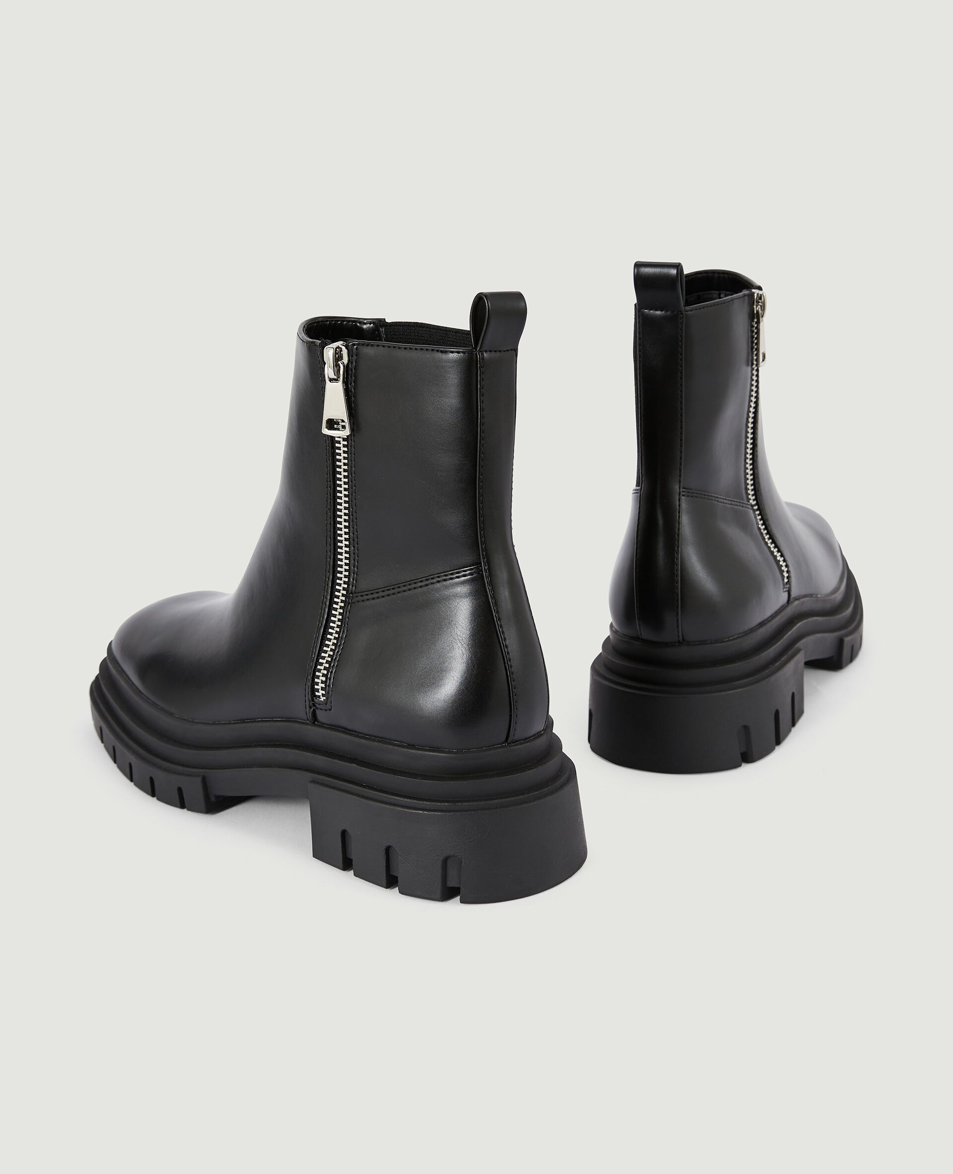 Boots semelles crantées bouts carrés - Noir