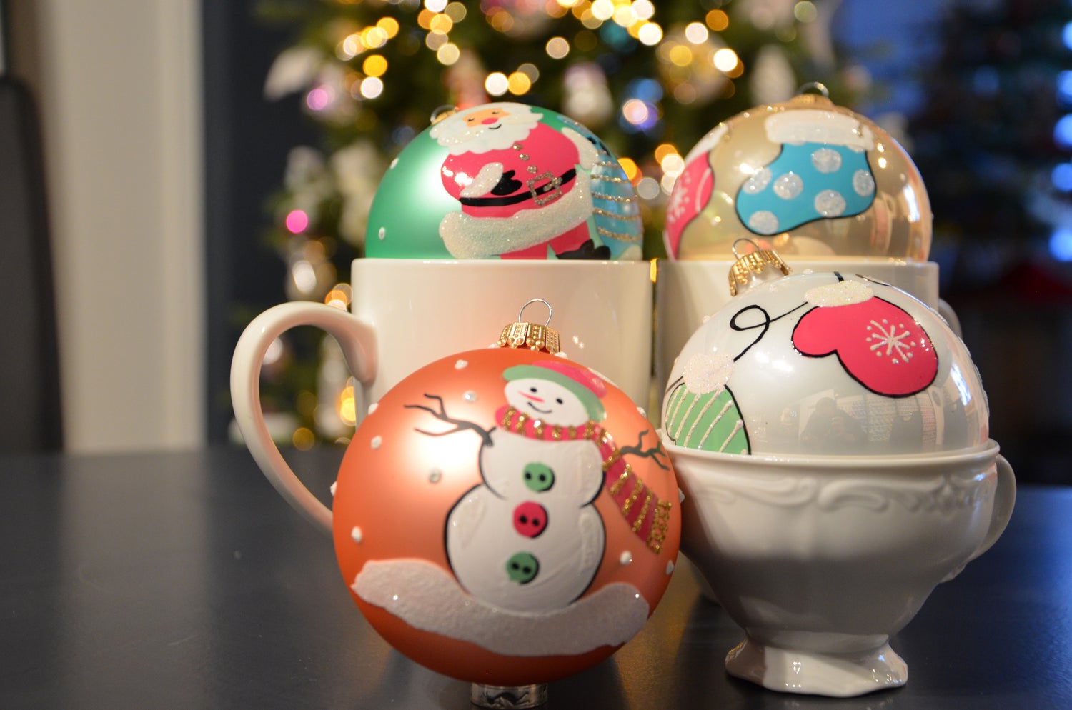 American Diner kerstboomversieringsset in jaren 50-stijl, 4 stuks, glanzend crème/mat mintgroen/glanzend wit/mat roze, 8 cm, 4 stuks, Kerstballen, Kerstboomversiering, Kerstboomversiering