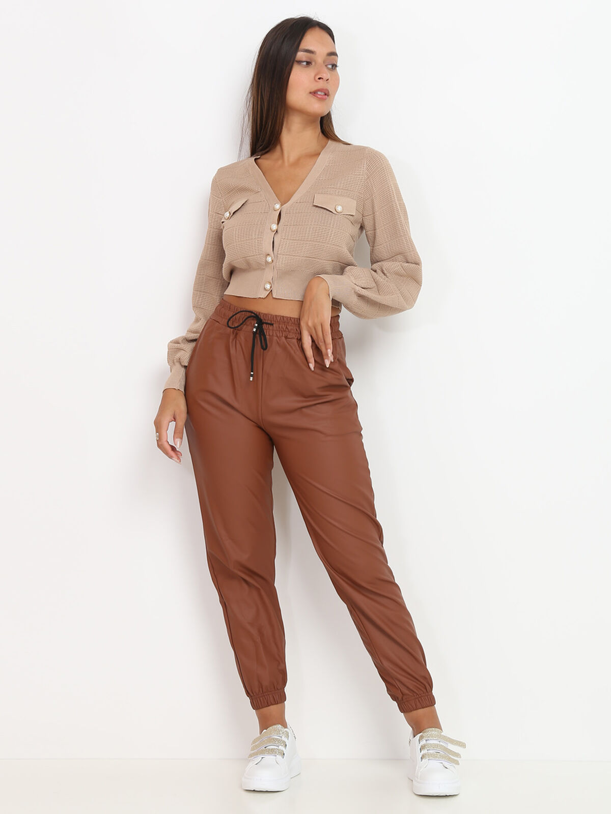 Pantalon style jogger en simili mat- Camel