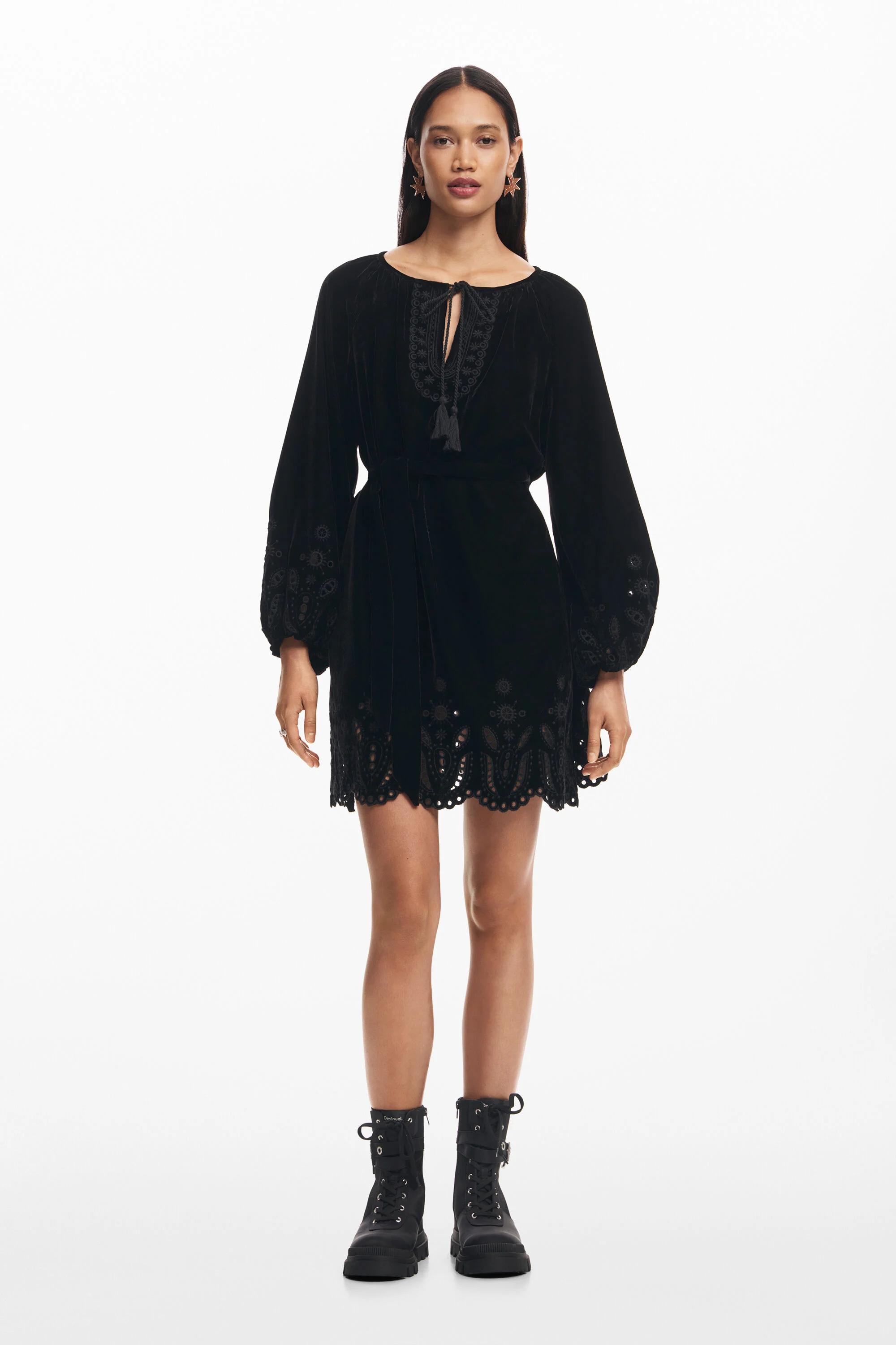 Vestido curto bordado