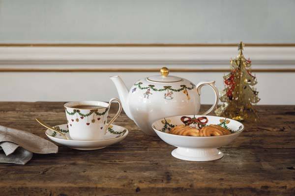 Royal Copenhagen  Stjerne Riflet tekande med låg - 140 cl.