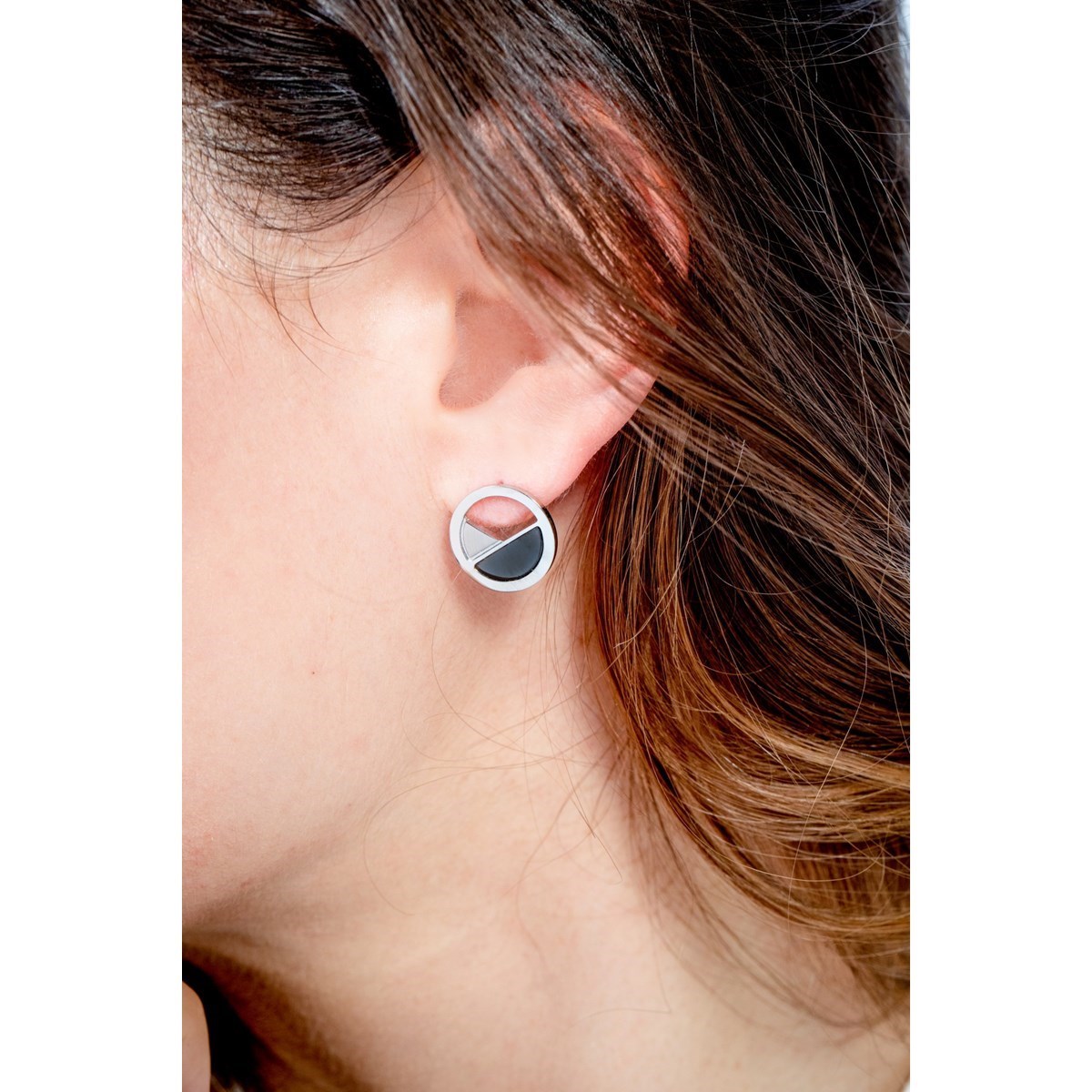 Boucles d'oreilles clous en Acier 316L et céramique - blanc brillant