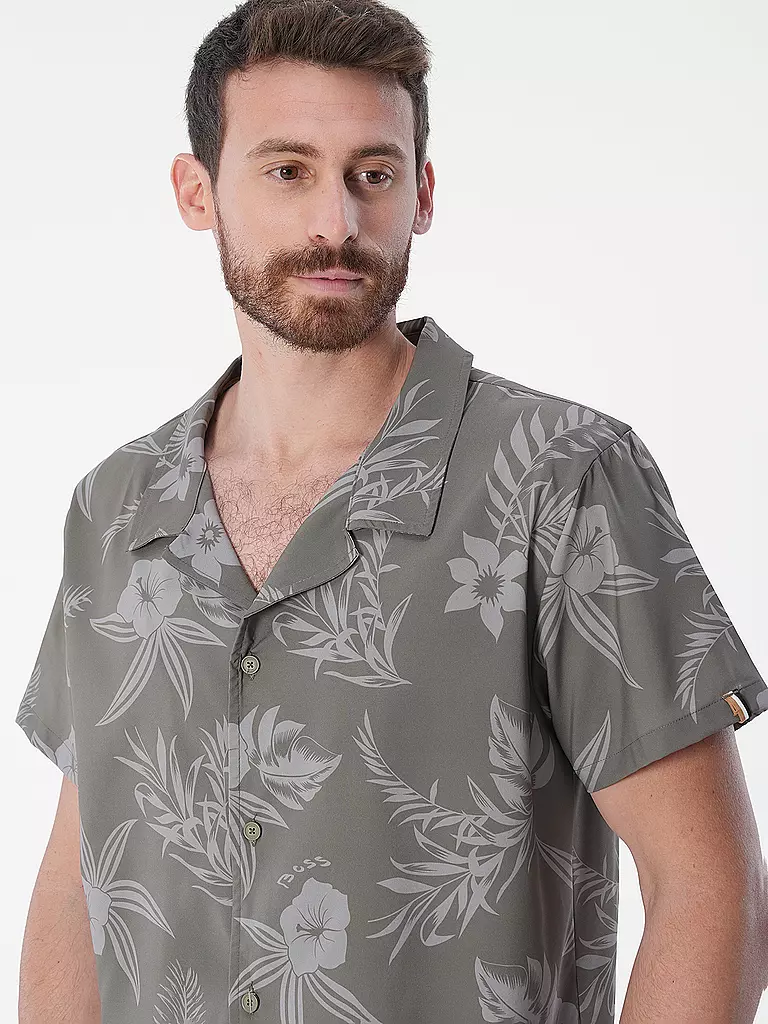 BOSS Badeshirt  olive