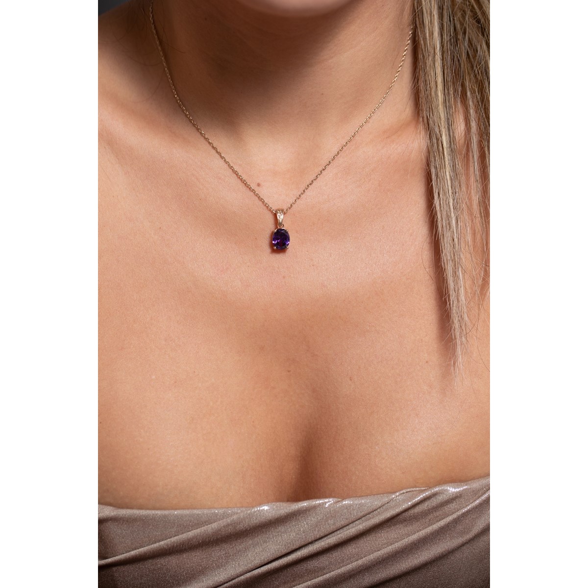 Collier mono-motif ELISABETH en Plaqué Or avec pierre synthétique mauve amethyste