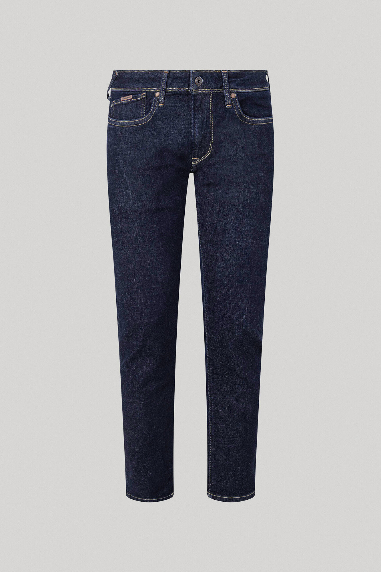 Calça jeans com corte justo, foto de banheiro