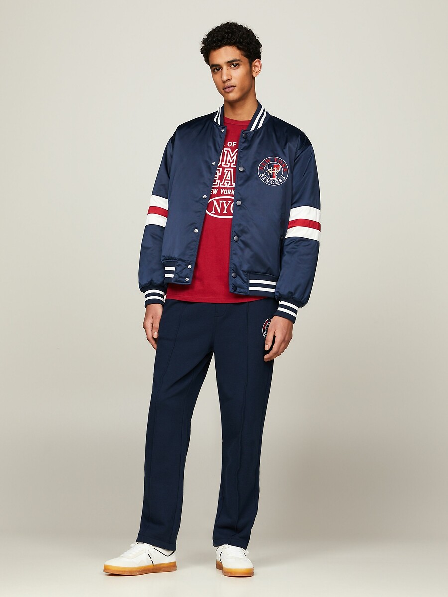 TOMMY JEANS<br>Jaqueta bomber de cetim com motivos bordados