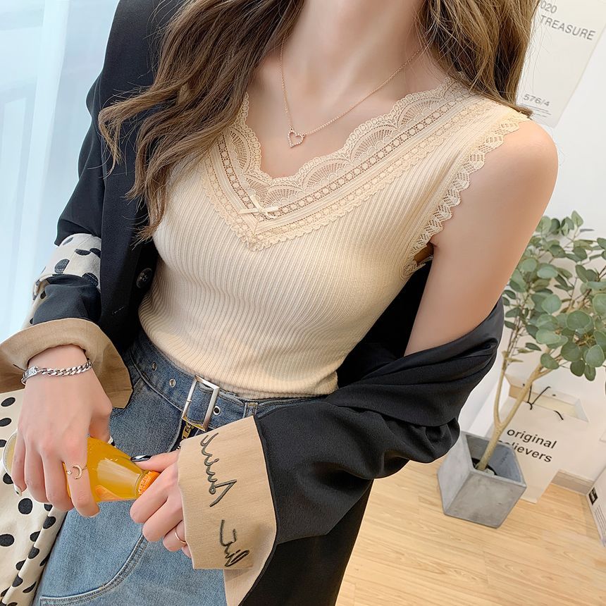 Shiodome - Tanktop met V-hals en kanten rand