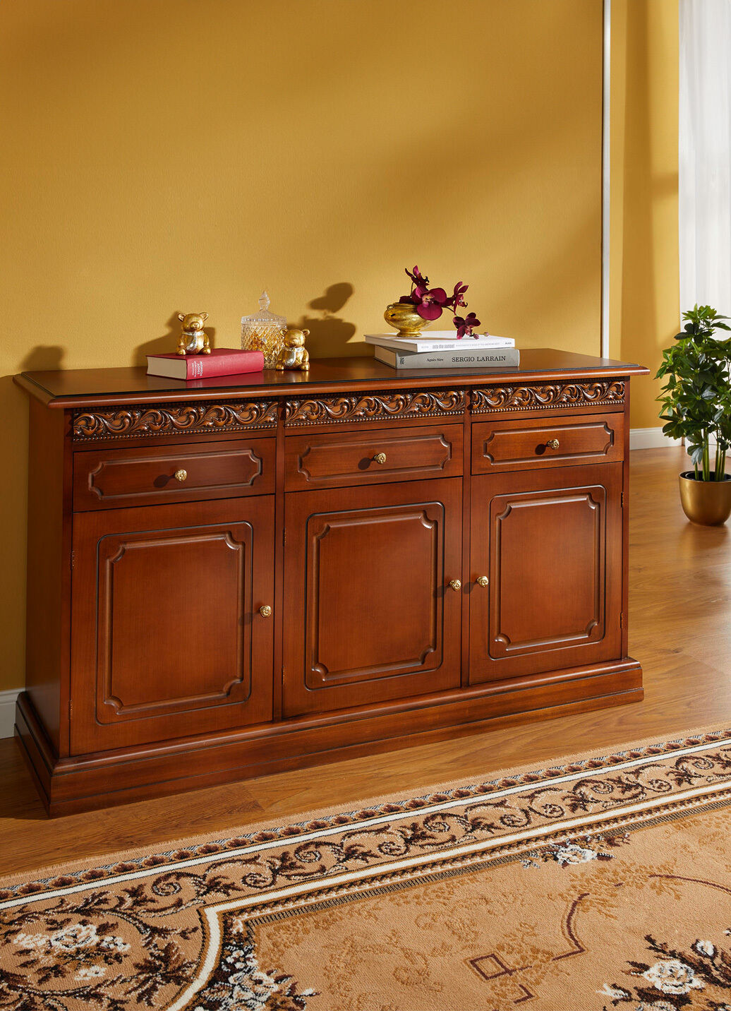 Sideboard mit Echtholzfurnier und Schnitzerei-Verzierungen
