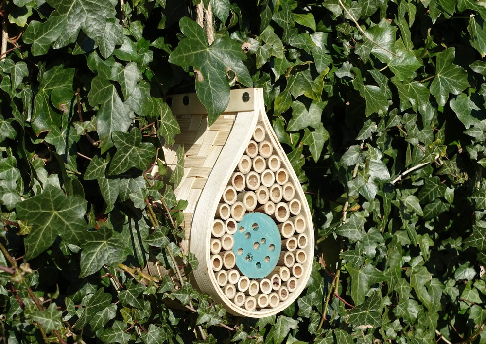 Hôtel à insectes abeilles maçonnes