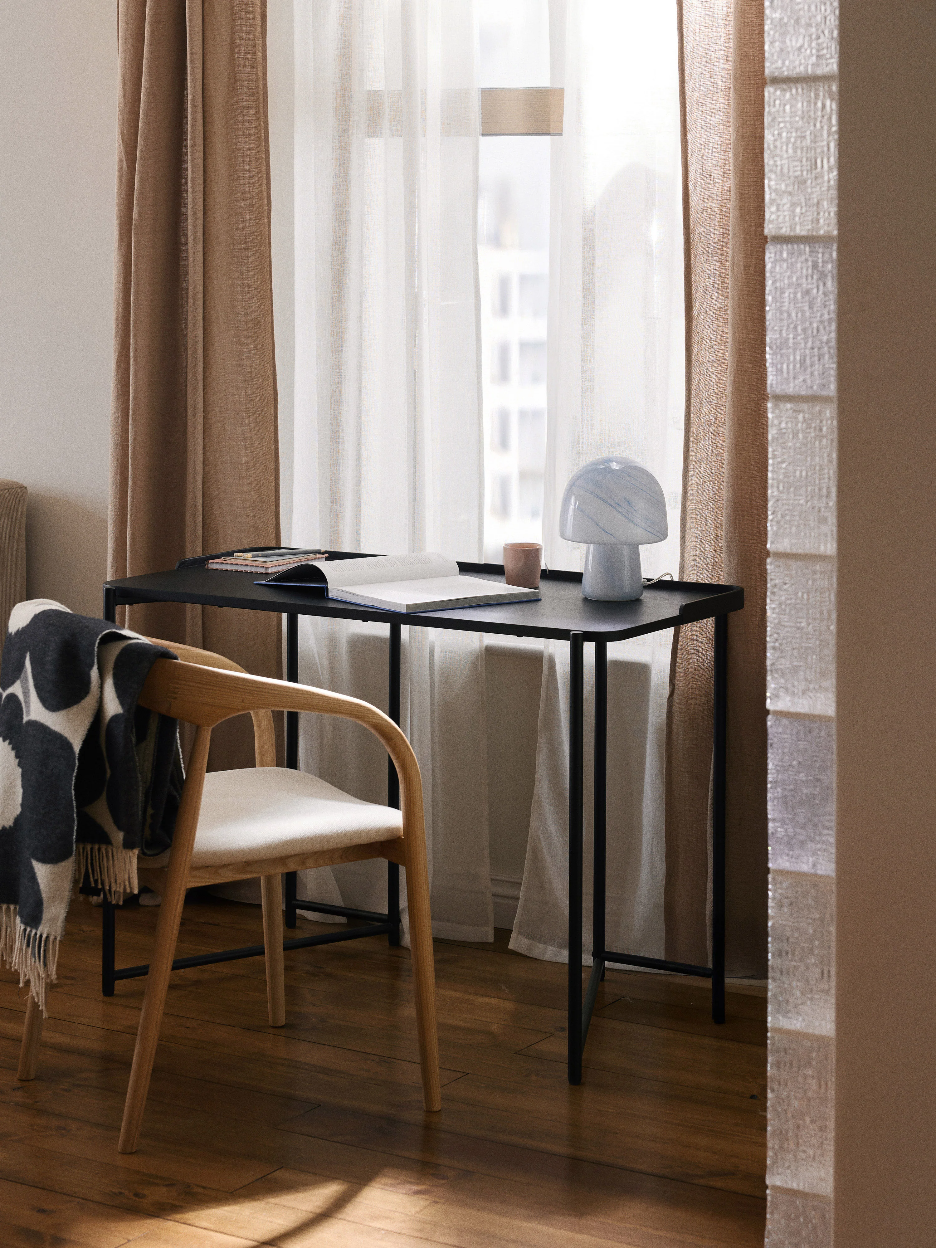 Bureau Renee van essenhout