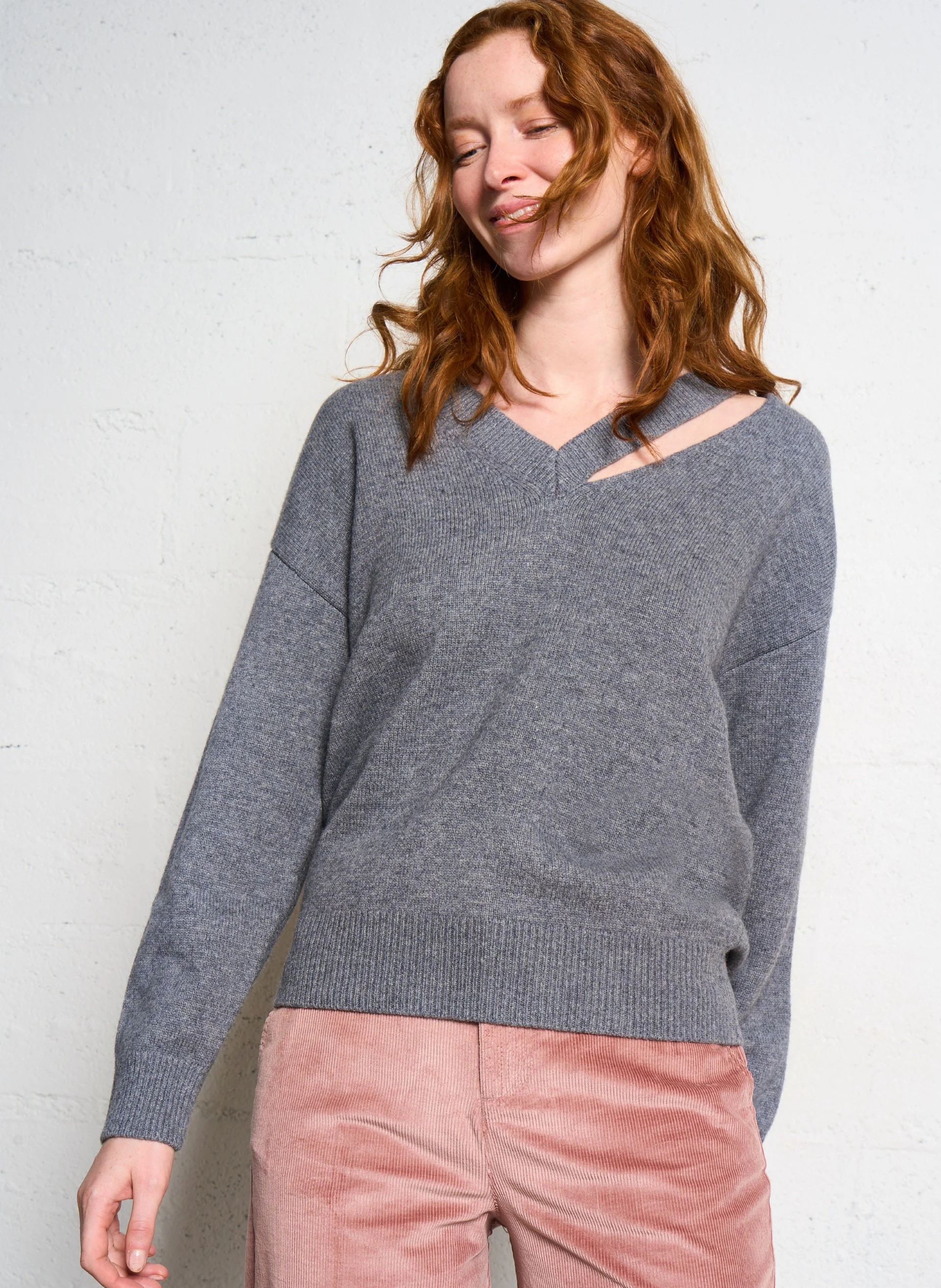 ADELLE - Pull ample à découpes en laine | Noir