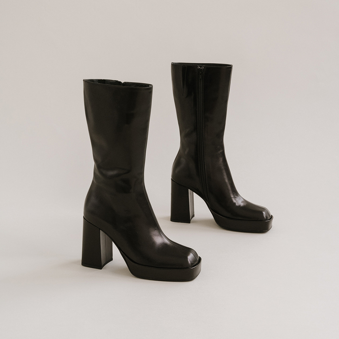 Bottes à plateformes et bouts carrés  en cuir noir