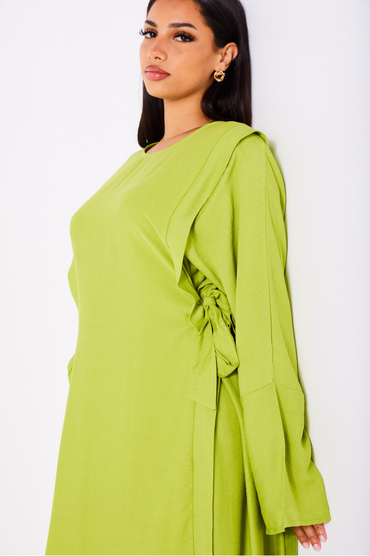 Robe vert à empiècement noué sur les côtés