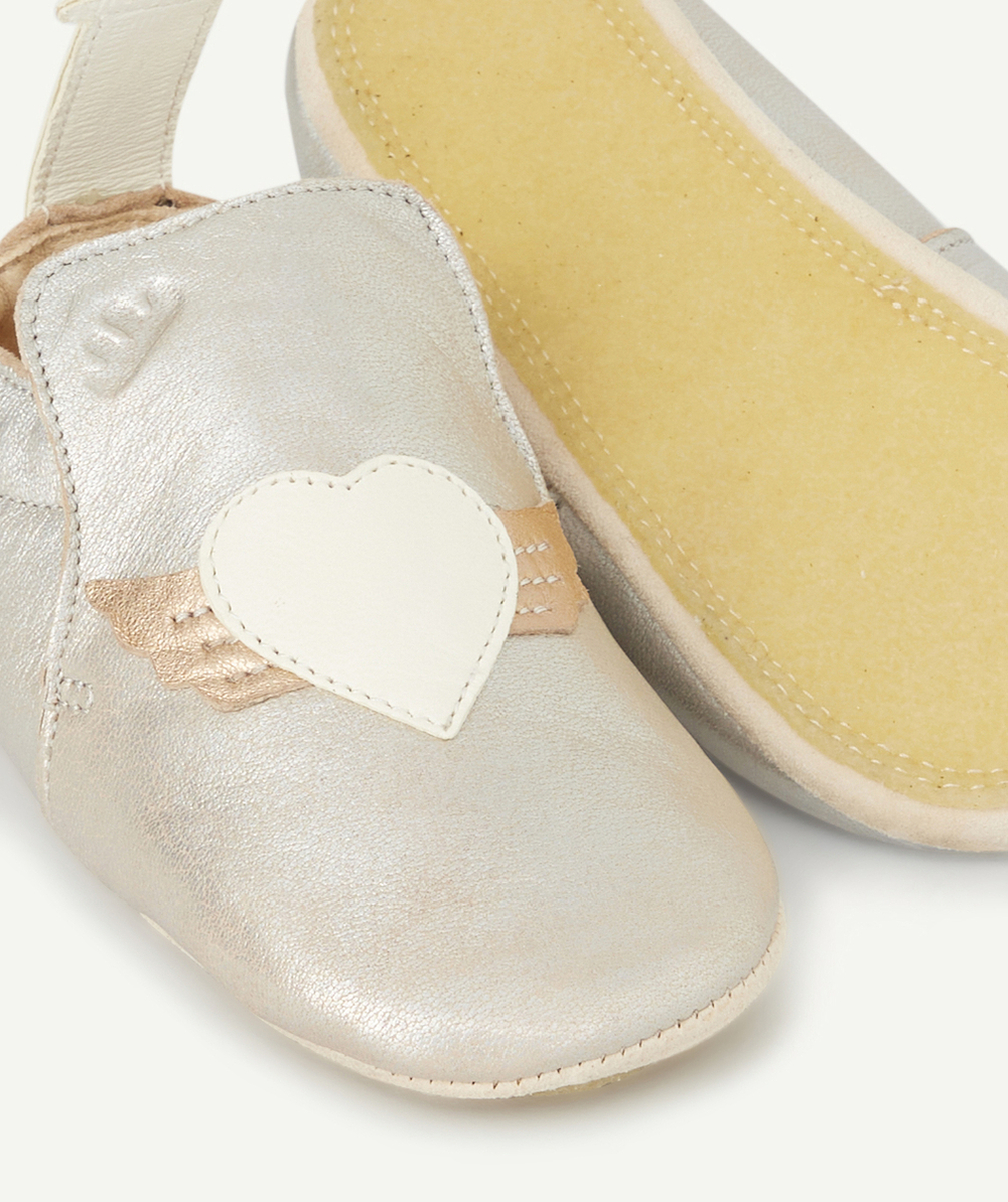 EASY PEASYCHAUSSONS EN CUIR COULEUR ARGENTÉE AVEC COEUR