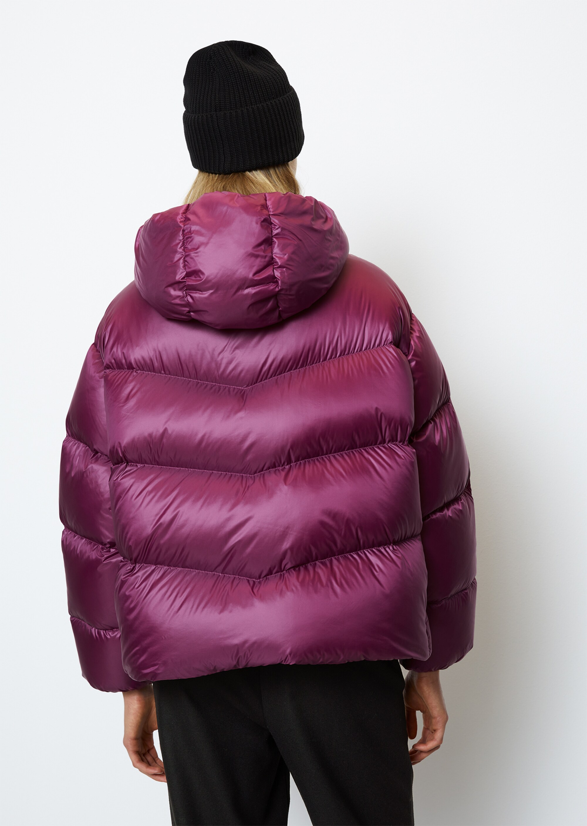Daunenjacke relaxed aus recyceltem Shiny-Nylon