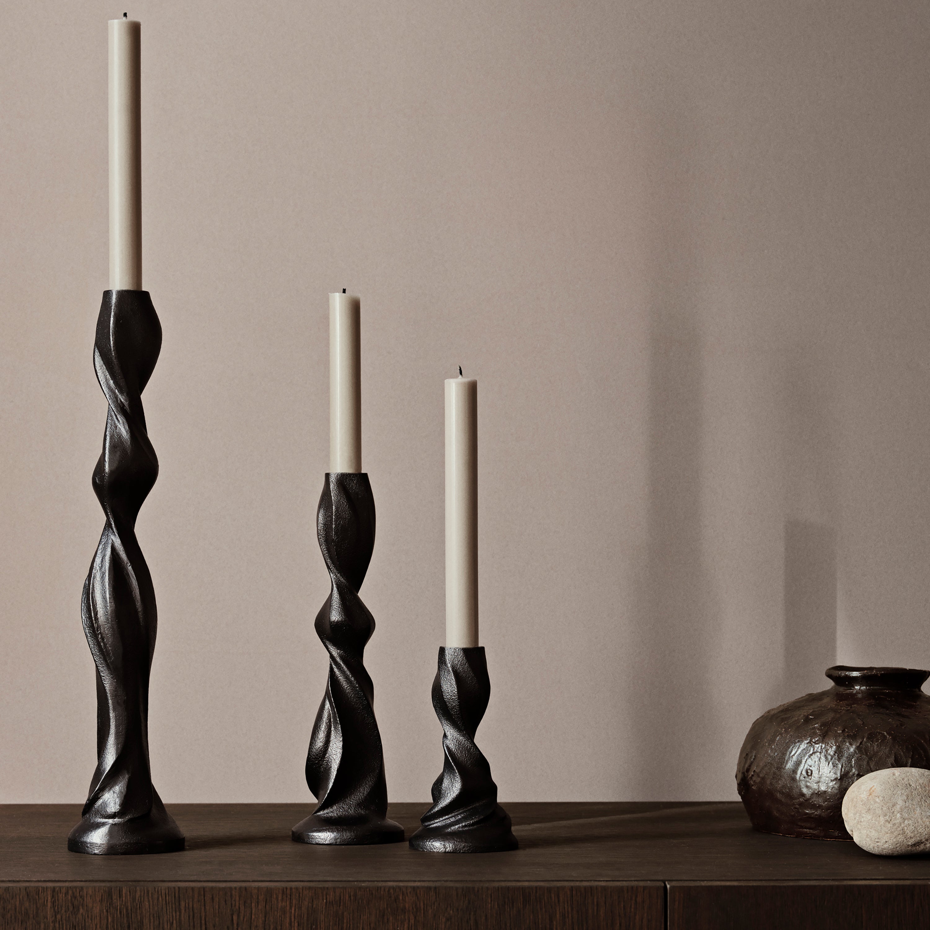 Ferm Living Gale Kandelaar Blackened Aluminium - H 25 cm