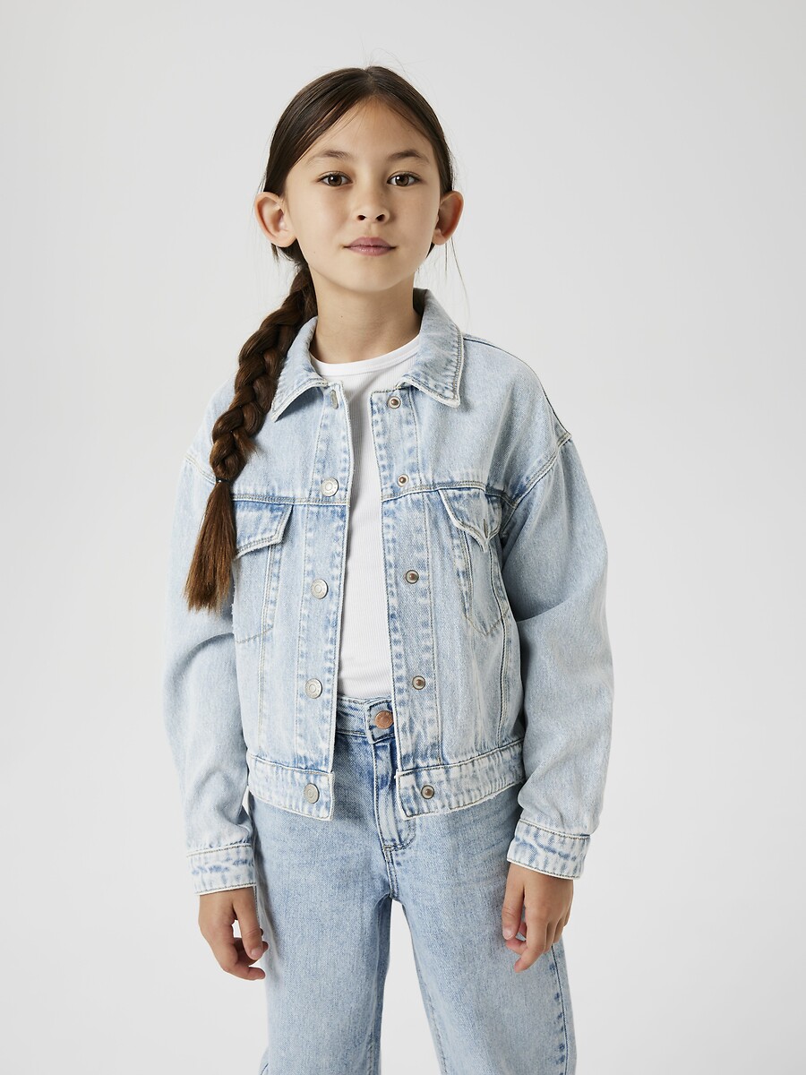 DÊ UM NOME A ELE<br>Colete jeans lavado