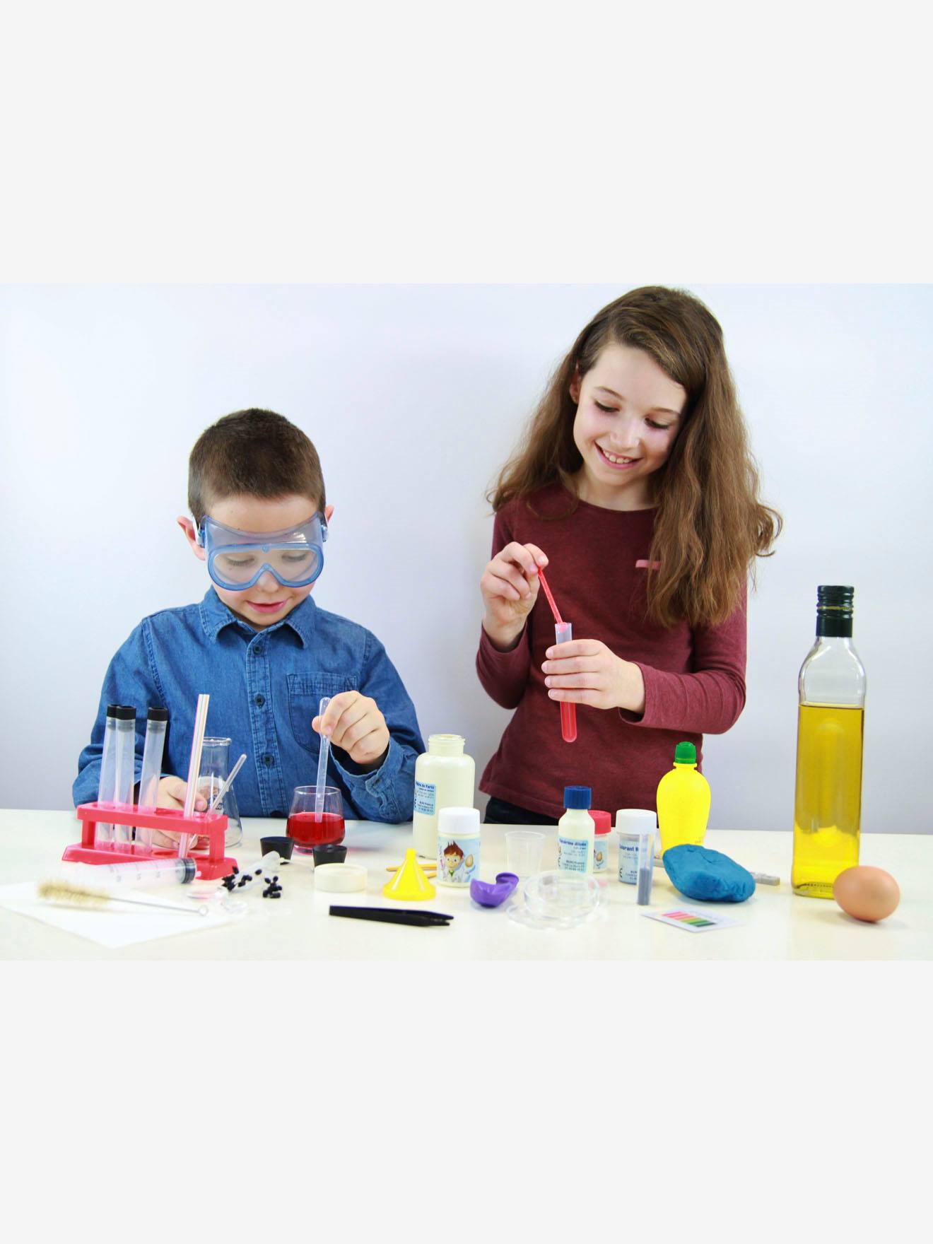 Laboratório de Química Buki com 150 experimentos azuis
