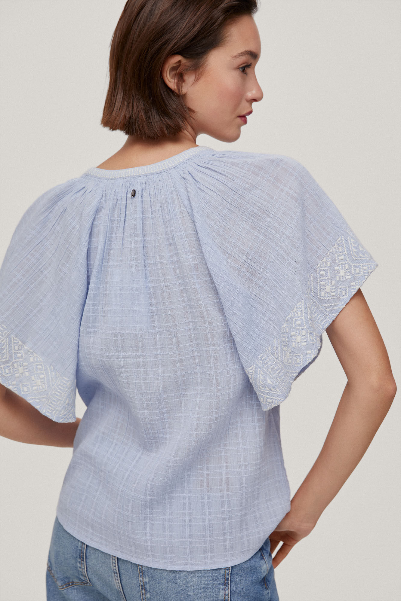 Blusa fluida bordada - Azul