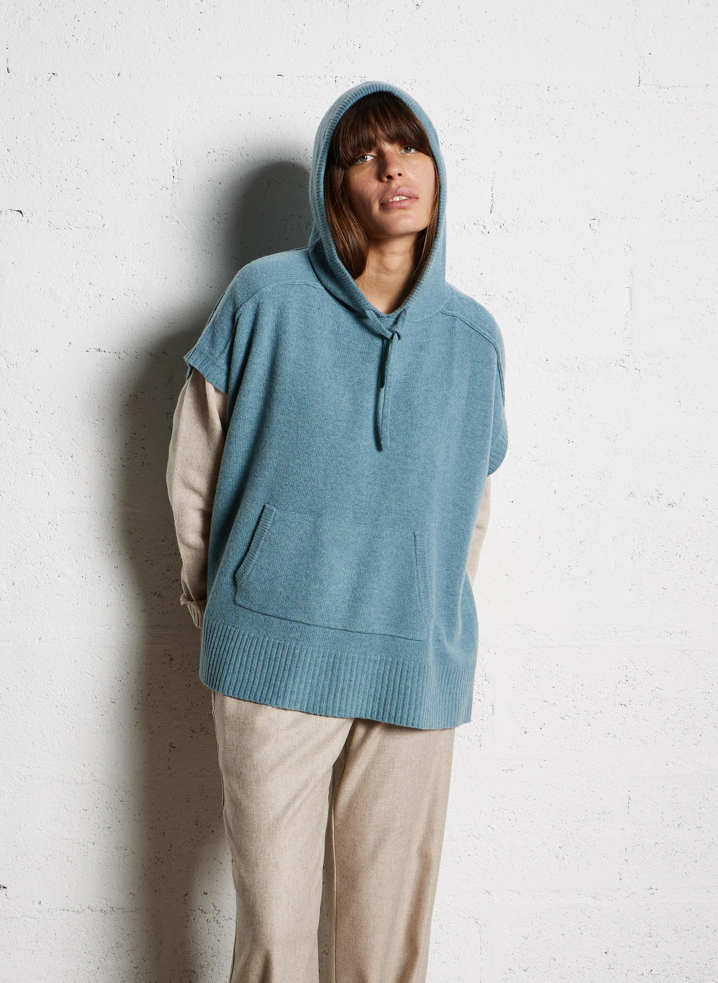 LOUANE - Pull sans manches col à capuche en laine | Bleu