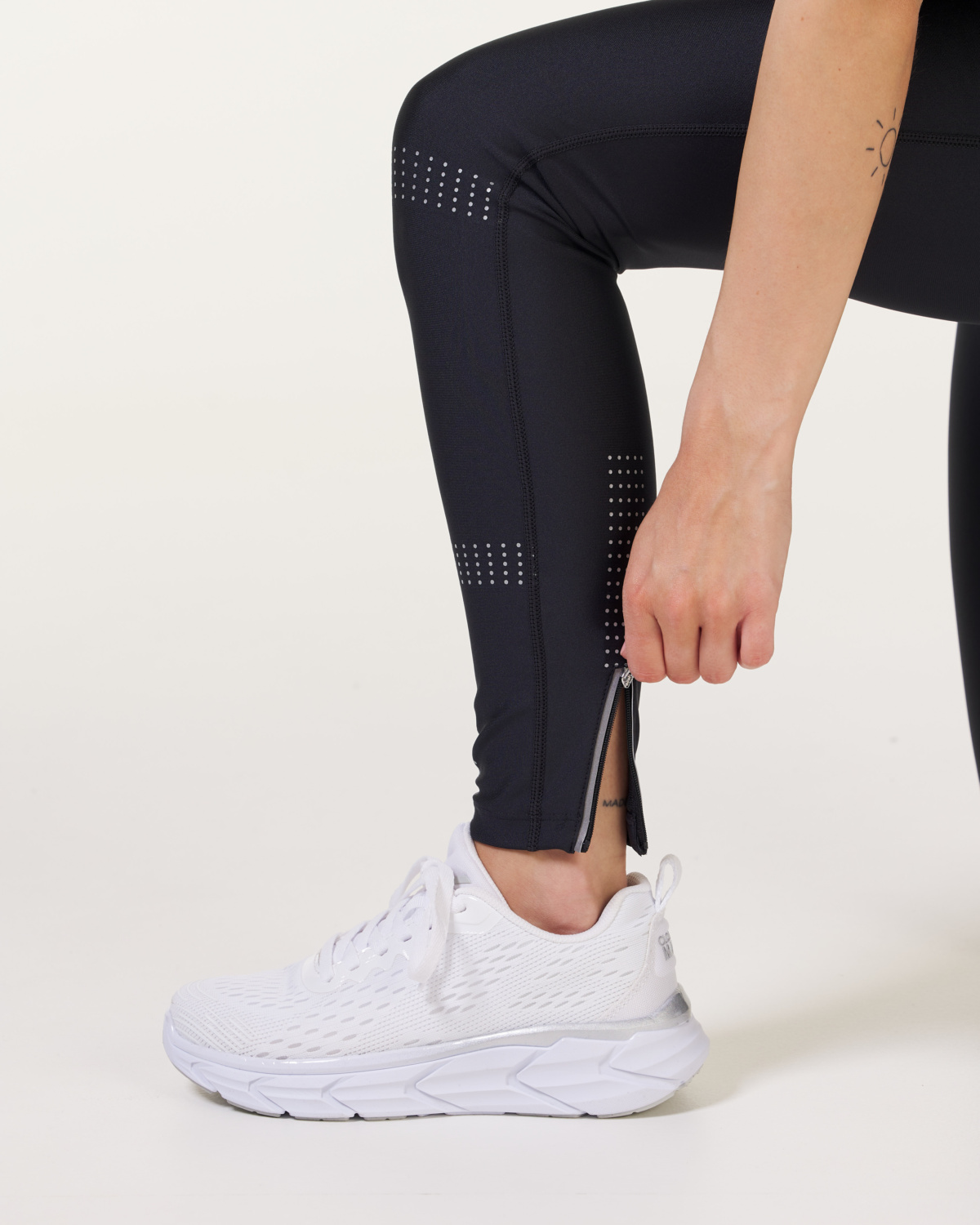 LEVITY Accelerate Reflex Tights Black