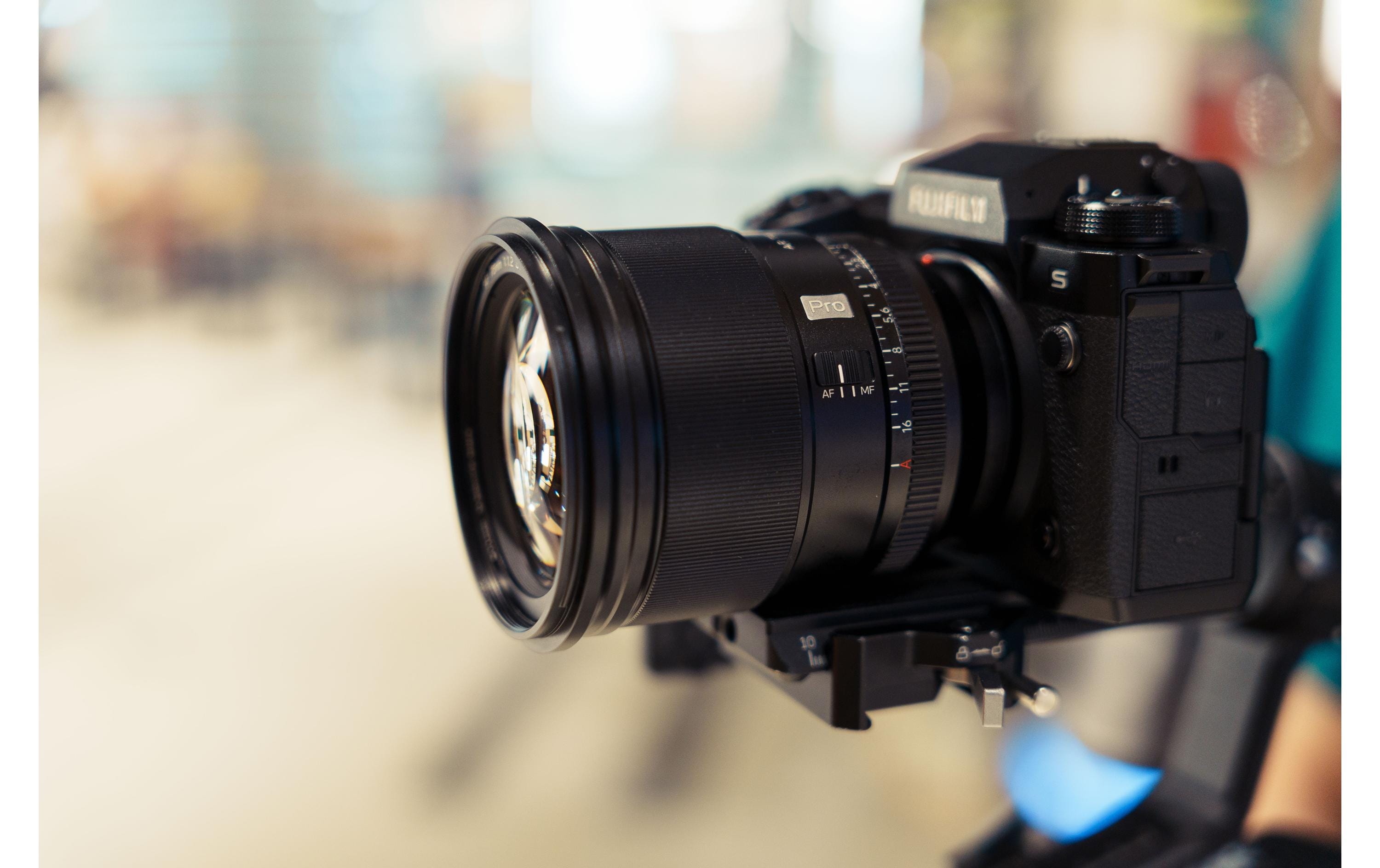 Festbrennweite AF 75/1.2 XF – Fujifilm X-Mount<br>Autofokus-Objektiv mit grosser Blendenöffnung