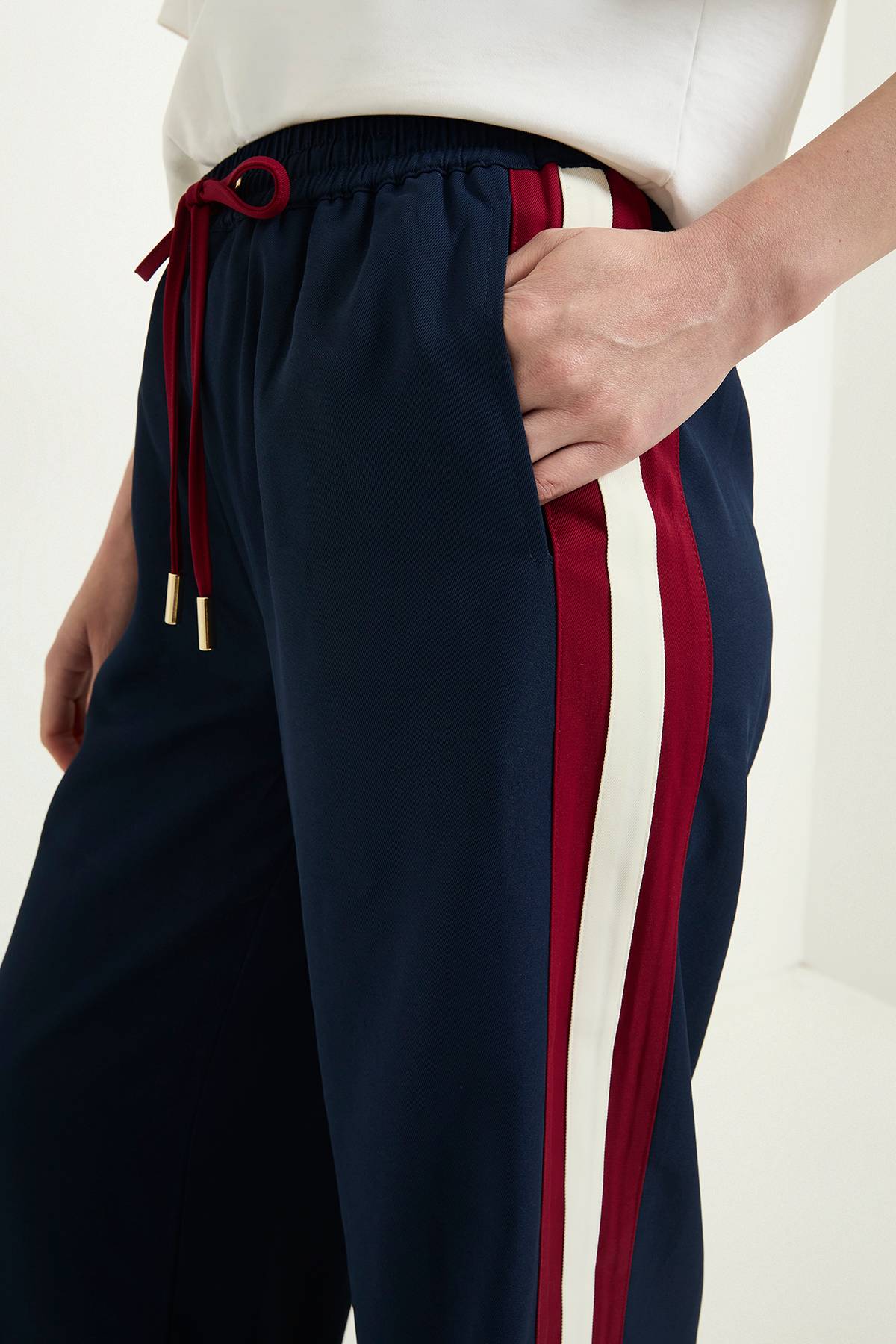 Wallis Pantalon À Cordon Avec Bande Latérale