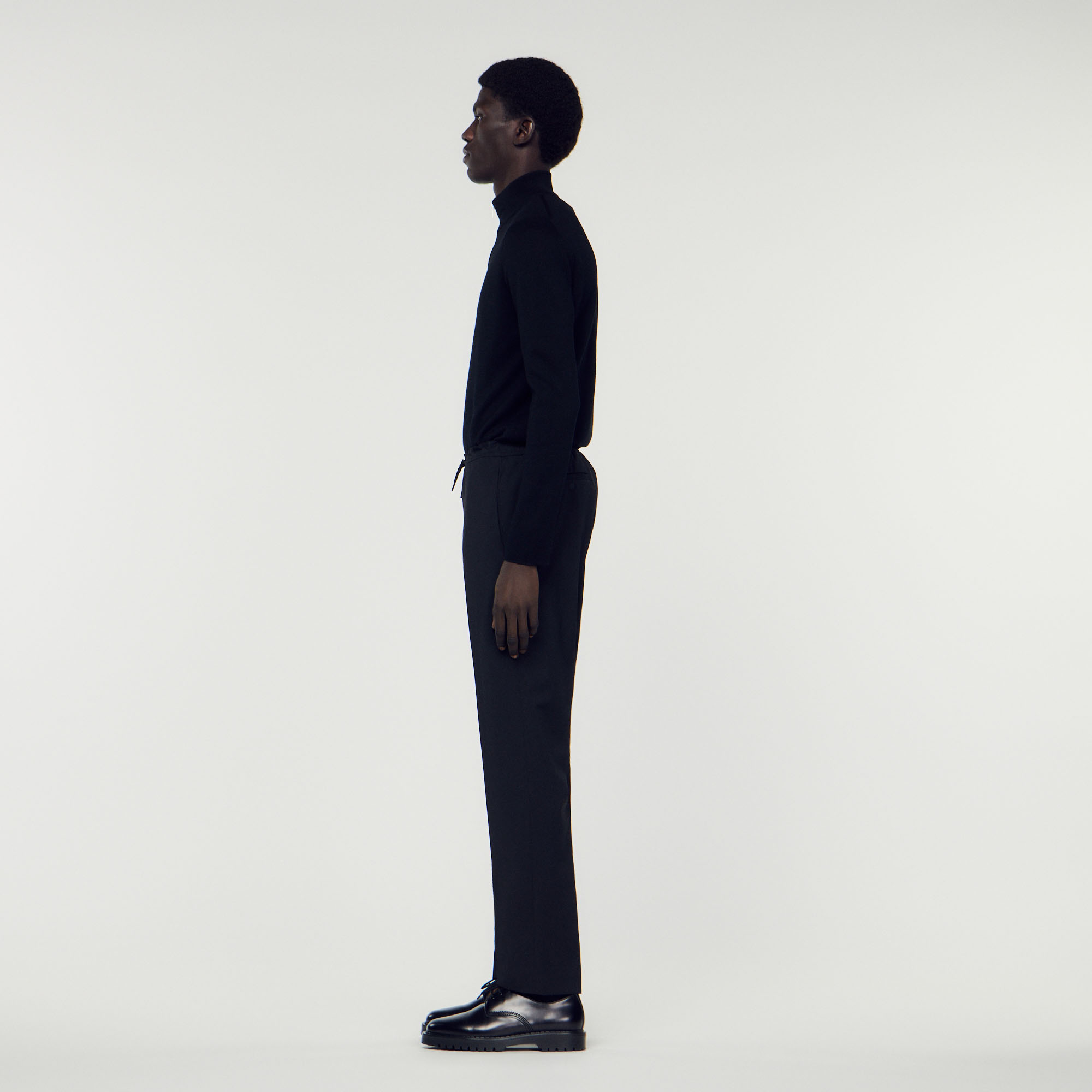 Pantalon á ceinture elastiquee