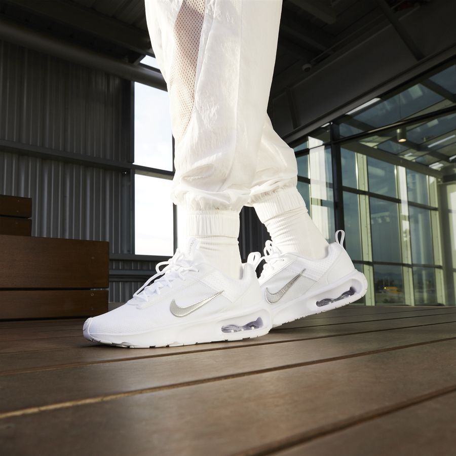 Nike Air Max INTRLK Lite Women's Sh WHITE/METALLIC SILVER-WHITE