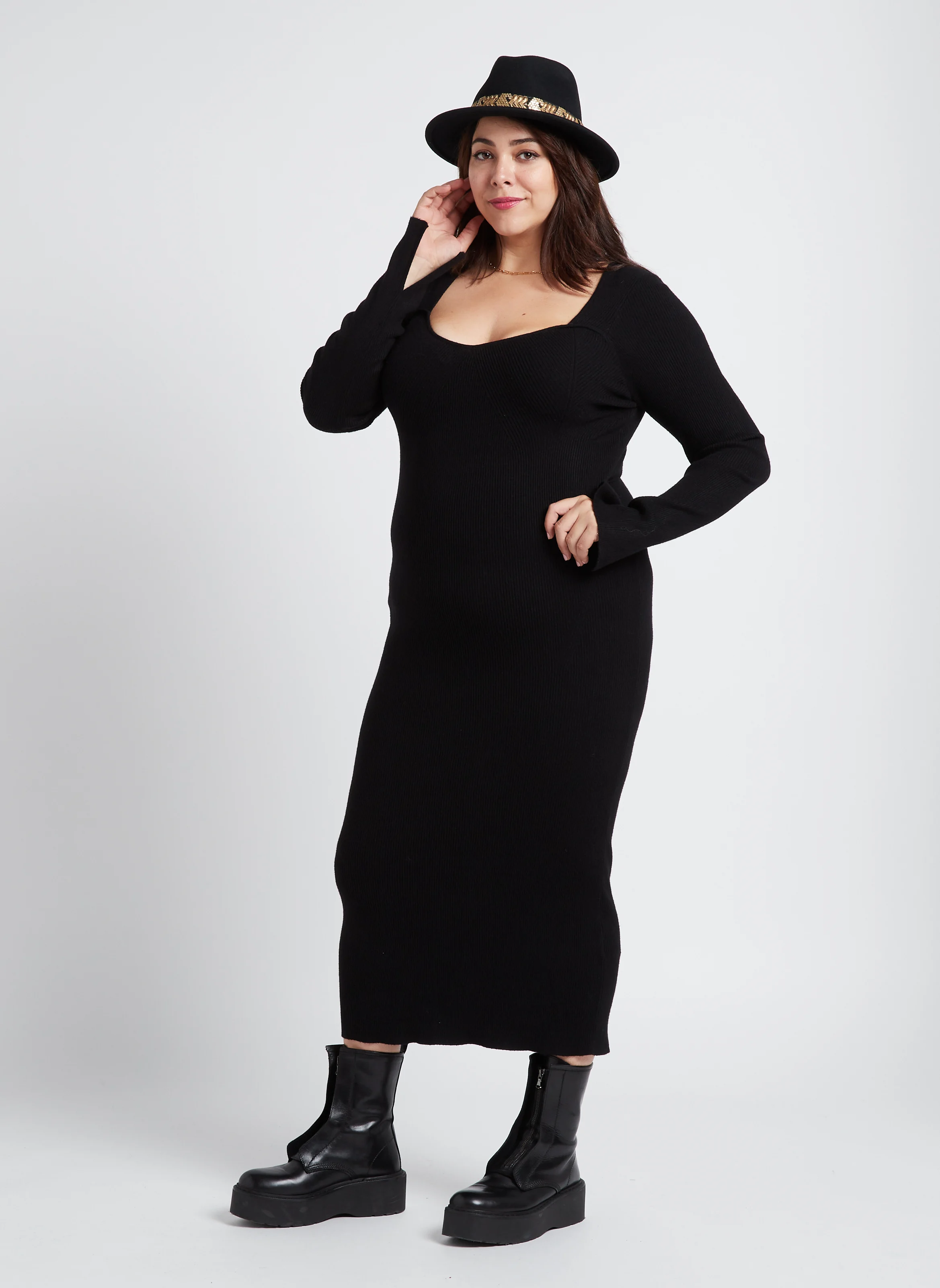 Robe longue col rond en maille côtelée| Noir