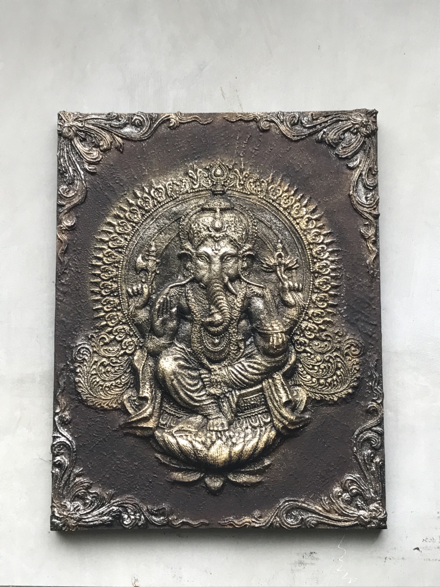 Relief-Gemälde 'Ganesha 3D', silber, H 90 cm, B 70 cm, T 12 cm von fischer's lagerhaus