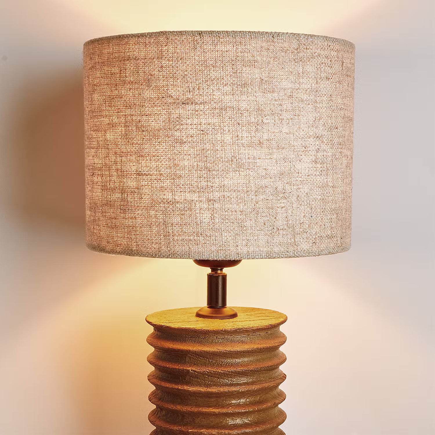 GROOVED Tischleuchte