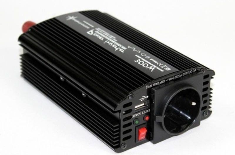 12V naar 230V Spanningsomvormer - 300W - Zwart