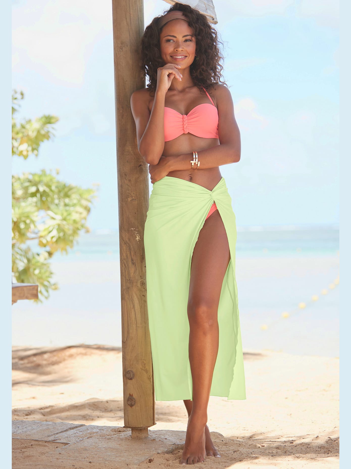 Jupe de plage élastique au niveau de la couture latérale