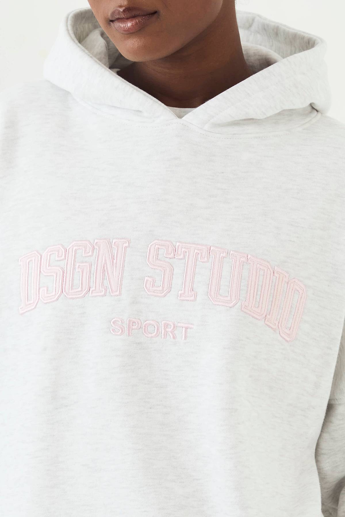 Sweat à Casynthétiqueche Surdimensionné DSGN Studio avec Appliqué