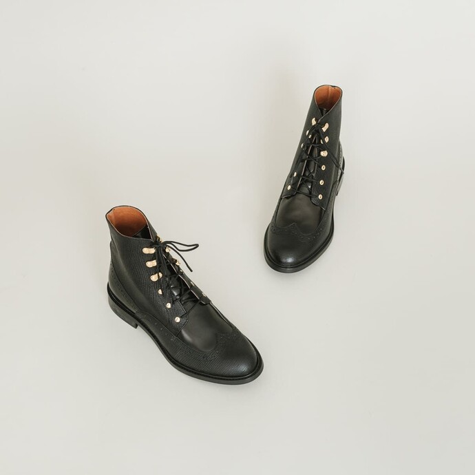 Boots à lacets et détails en métal  en cuir noir