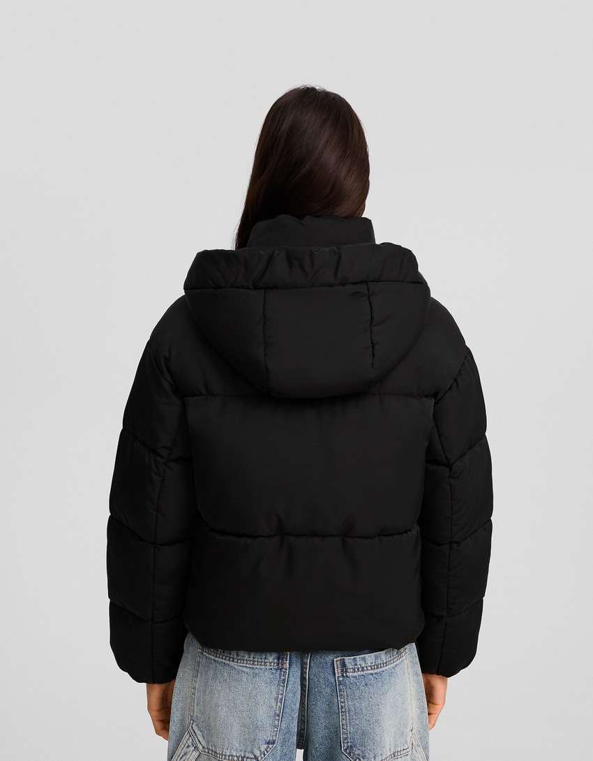 Jaqueta puffer oversized com capuz