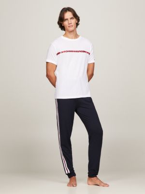 Camiseta com listras e logo