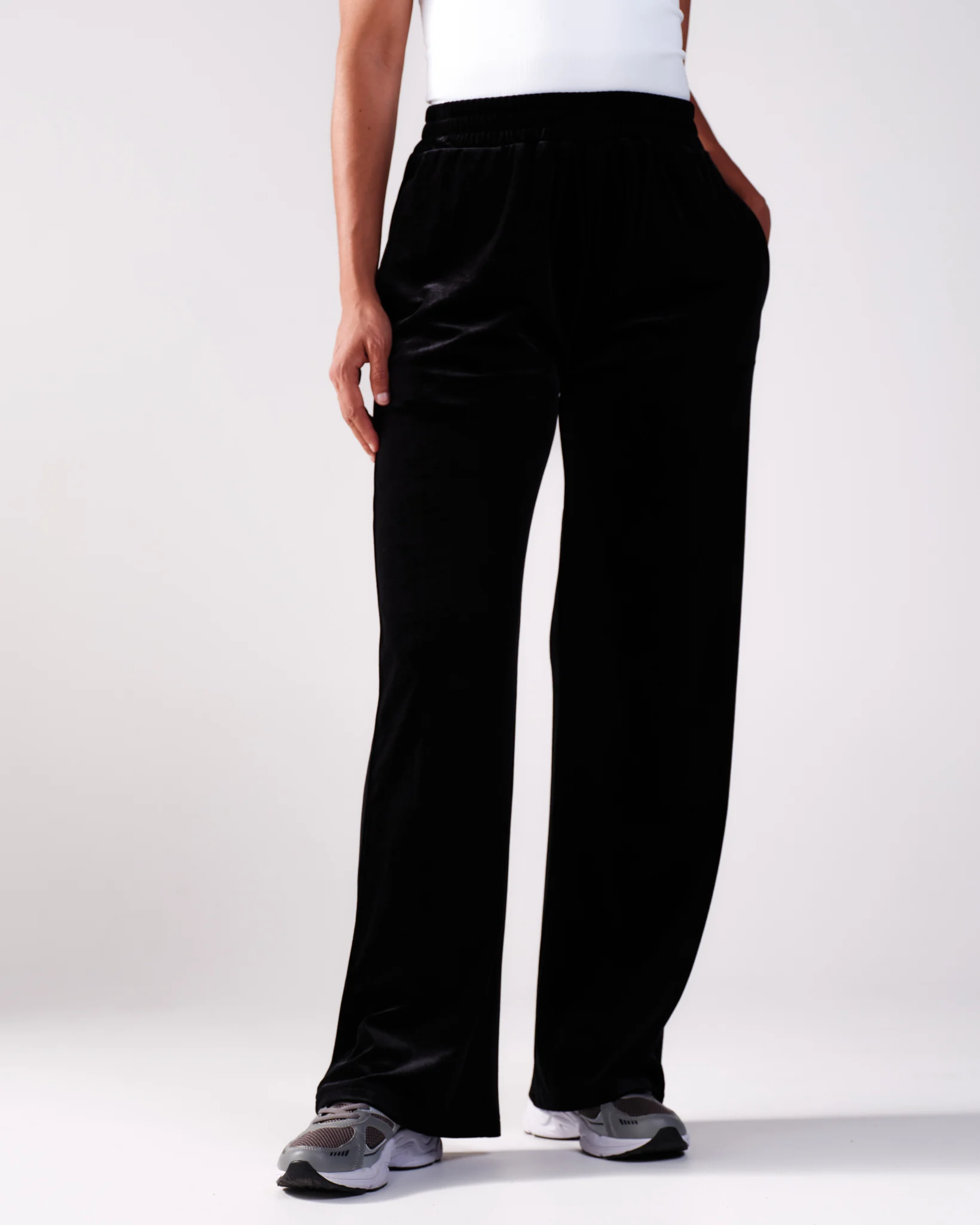 LEVITY Velour Straight Pant Black