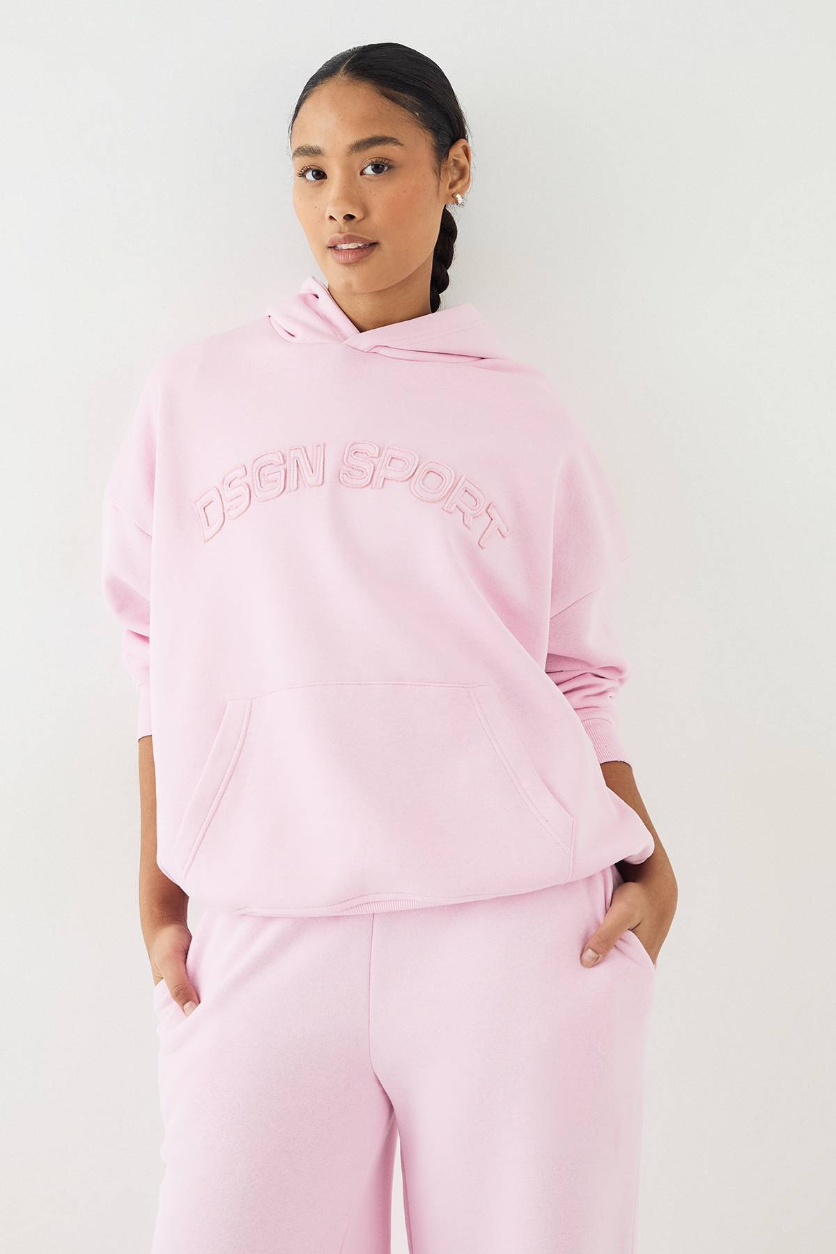 Sweat à Casynthétiqueche Oversize DSGN Studio avec Appliqué en Tissu Assorti